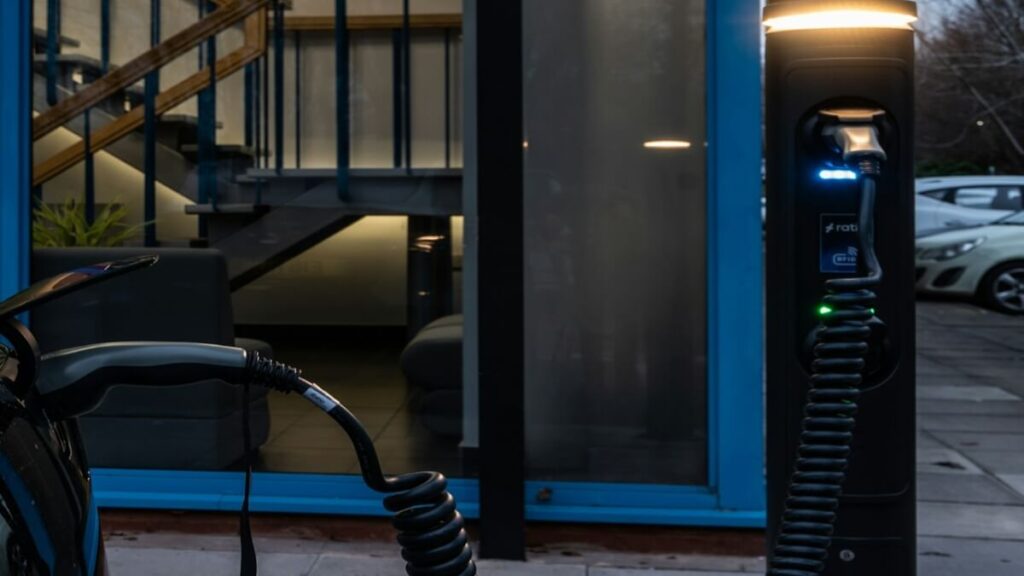 इलेक्ट्रिक व्हीकल चार्जिंग स्टेशन प्रोजेक्ट रिपोर्ट