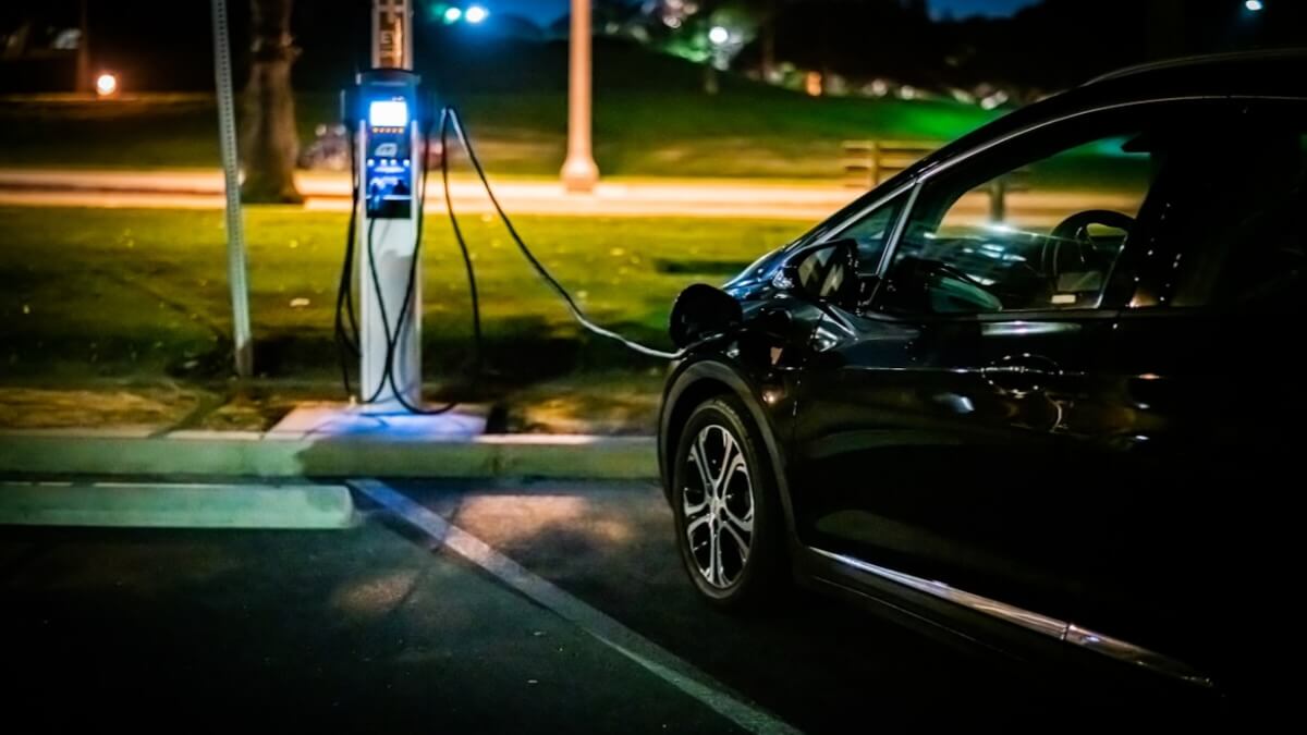 इलेक्ट्रिक चार्जिंग स्टेशन