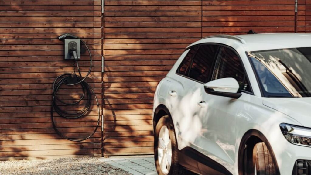 टाटा टियागो ईवी की चार्जिंग होम 