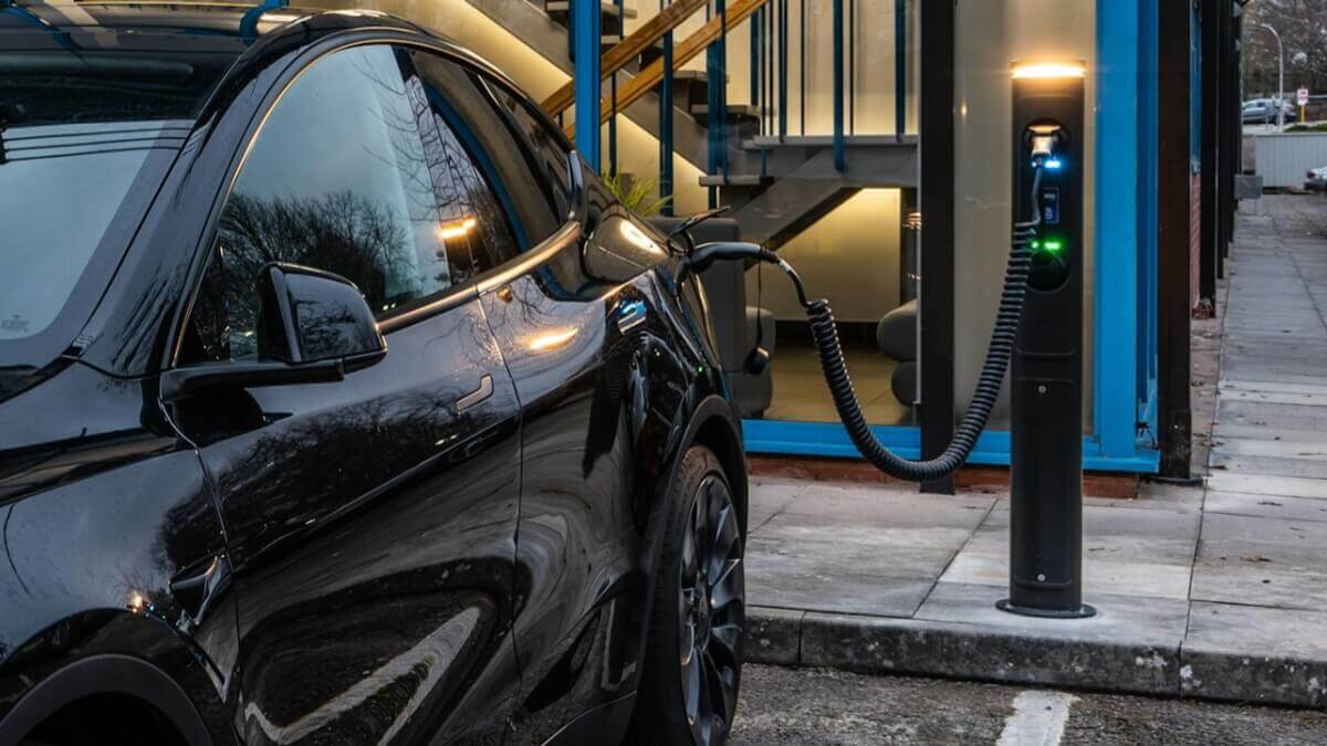 ईवी चार्जिंग पॉइंट