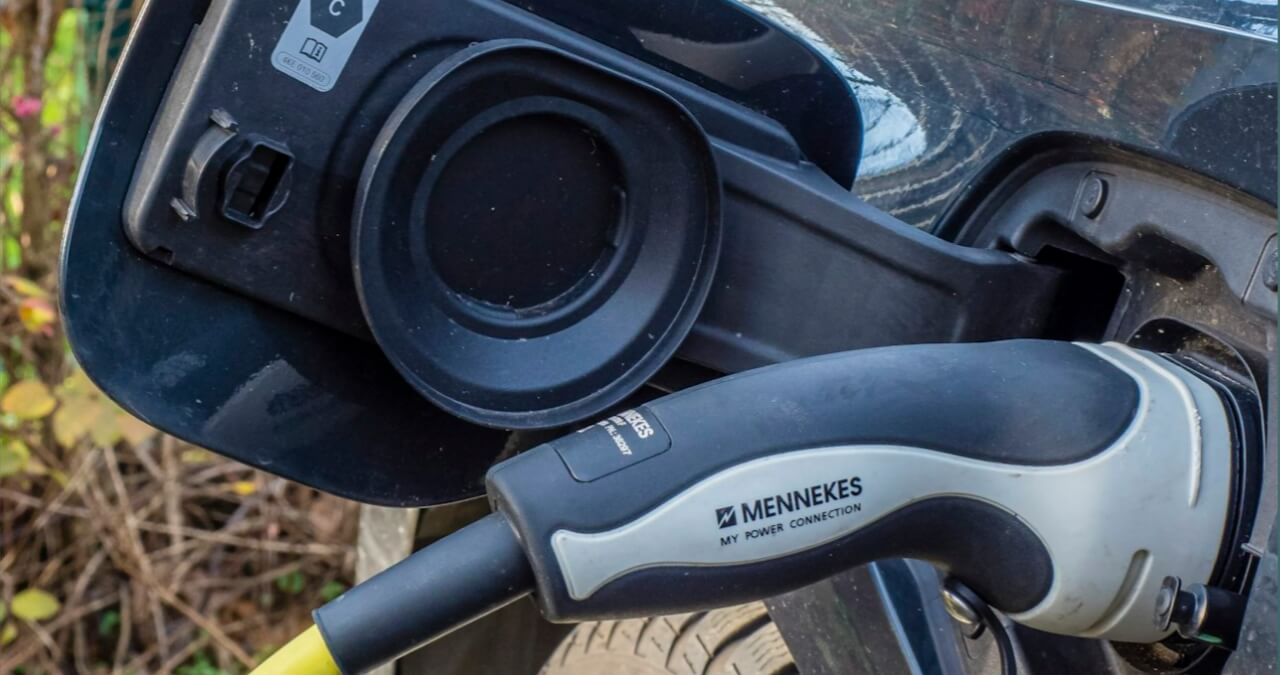 ईवी बैटरी चार्जर