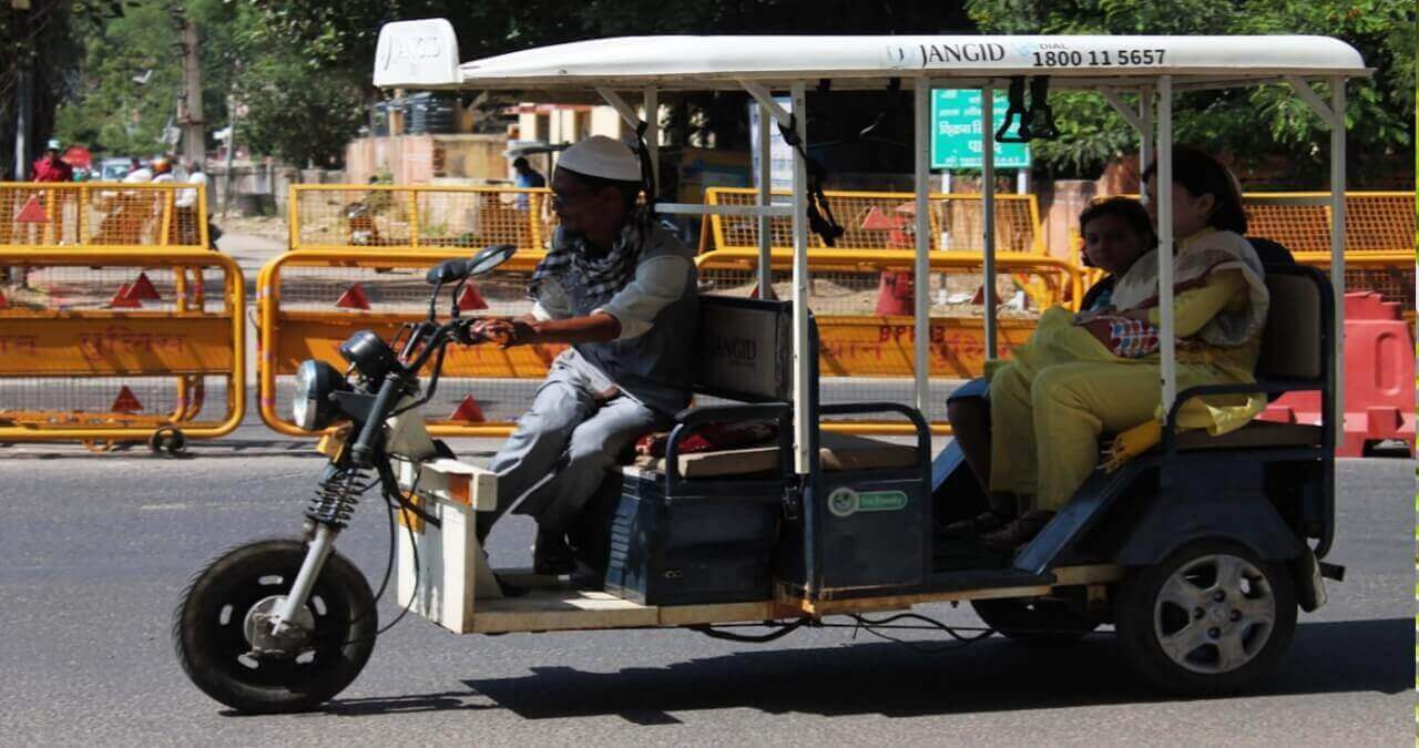 ई-रिक्शा की बैटरी कितने वाट की होती है