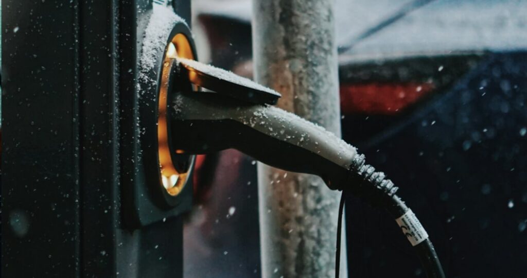 बारिश में ईवी चार्ज करना सुरक्षित है